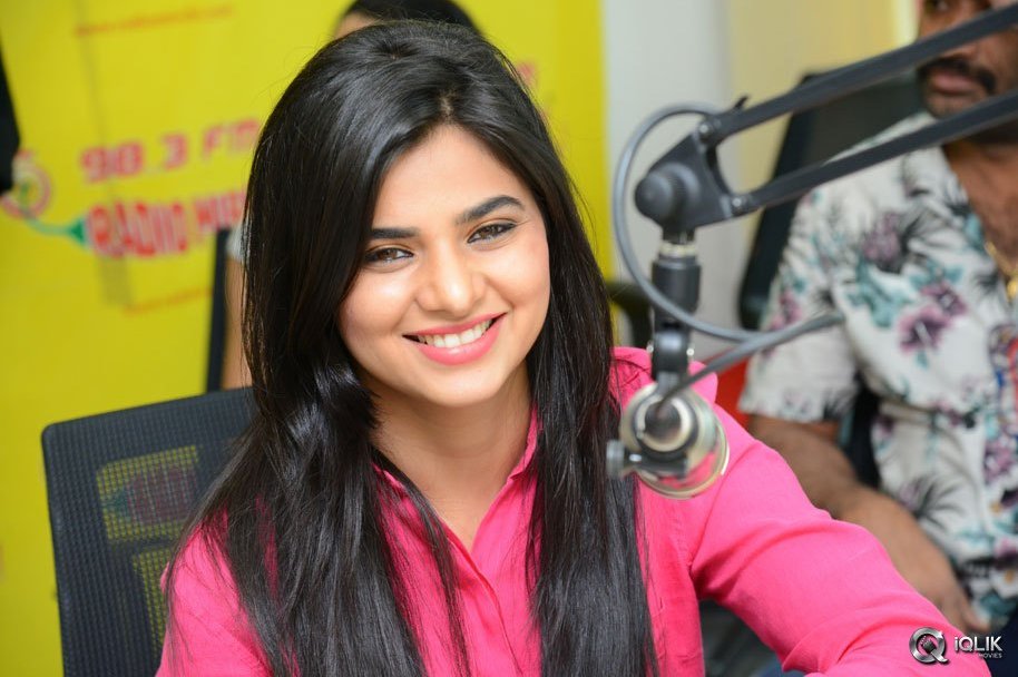 Selfi-Raja-Movie-Team-At-Radio-Mirchi